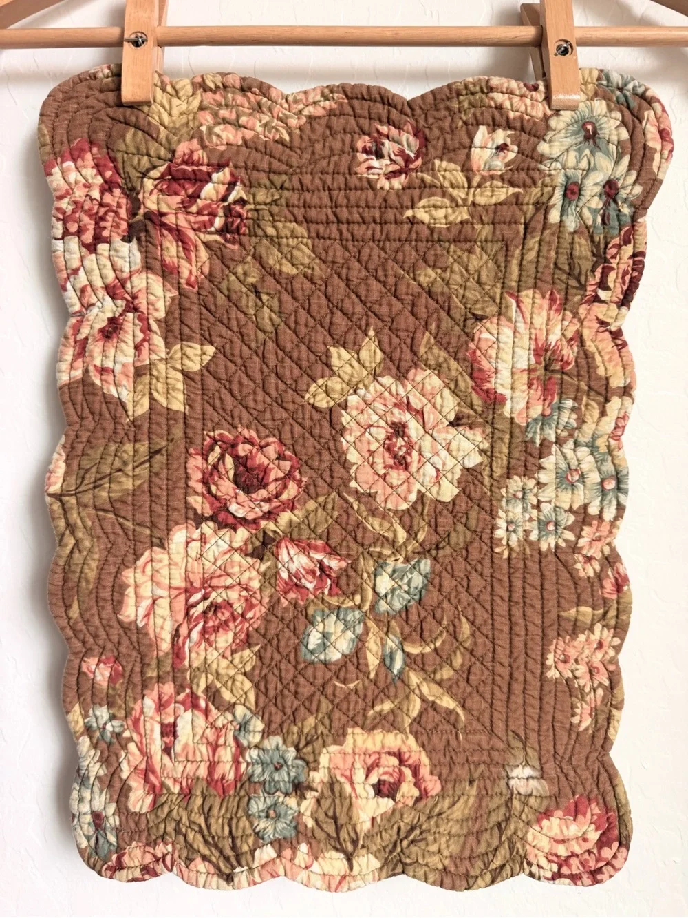 Floral Quilted Scalloped Placemat - Brown with Rose & Blue Blooms